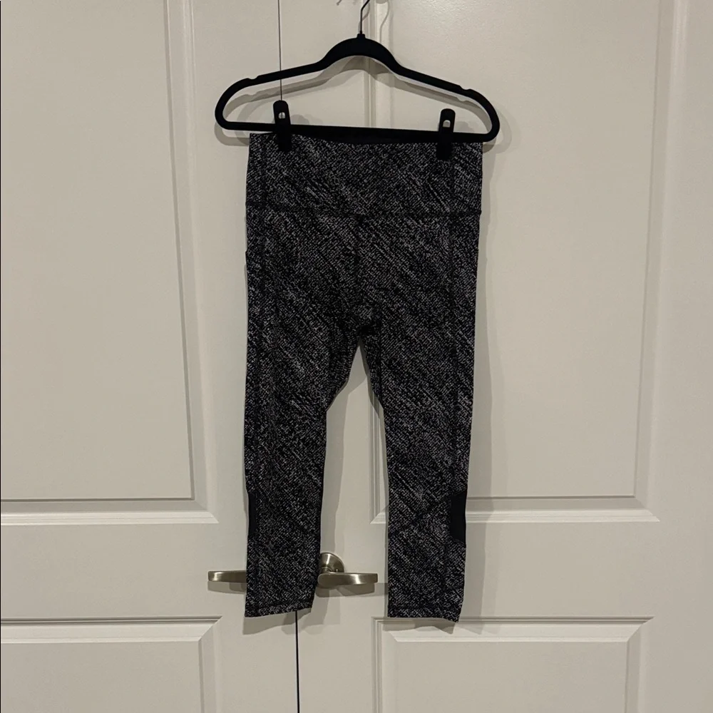 Lightly worn Lululemon Black and Gray Leggings size 8